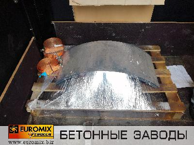 Индивидуальному предпринимателю из Волгоградской области отгружен для замены комплект запасных частей для емкости бетоносмесителя EUROMIX 600.300М: комплект брони для емкости смесителя, комплект лопастей и комплект держателей лопастей.